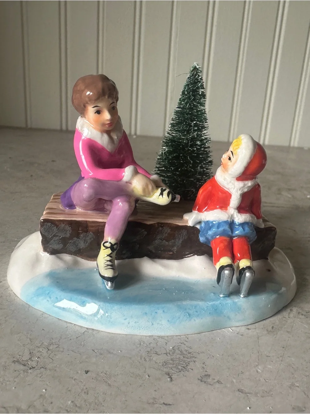 Dept 56 Snow Village Skating Fun 4020225 Christmas Village Accessory w Box 2011